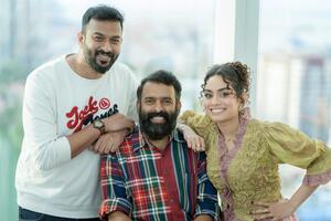 பாப் பாடகி தீ (DHEE) யின் புதிய இசை ஆல்பம் – வாரி வாரி (VARI VARI)