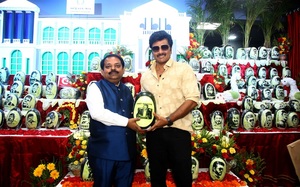 முதல்வர் விஜய்யை விதம் விதமாக வடித்த மாணவர்கள்.